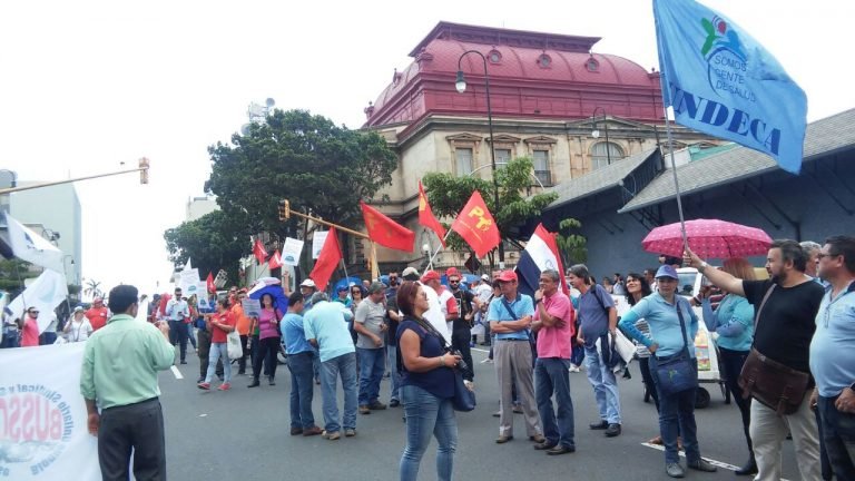 ¡No al diálogo tramposo! Movilicémonos contra el ataque a las pensiones de la clase trabajadora