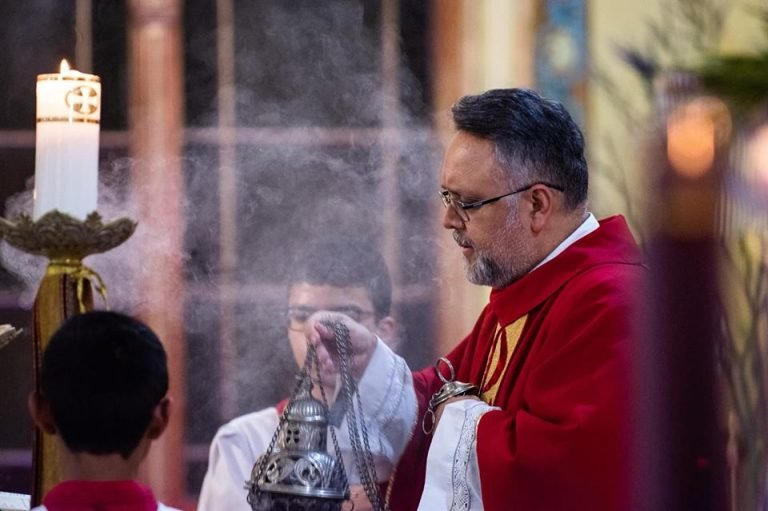 Denuncias de abusos y violaciones inundan la iglesia católica