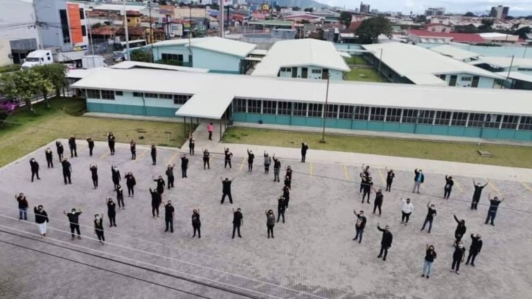 Suspensión inmediata de clases presenciales: paremos el acto criminal del gobierno