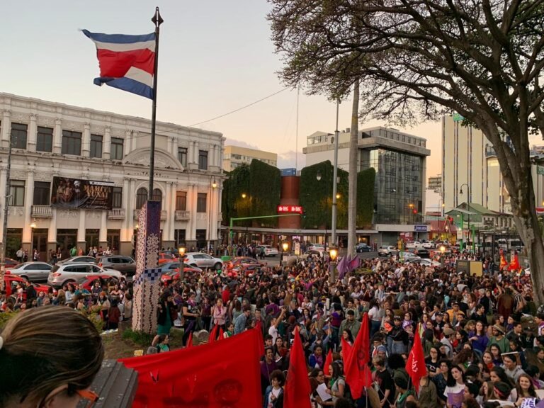 Ante la descomposición capitalista y los femicidios: Organización y Lucha