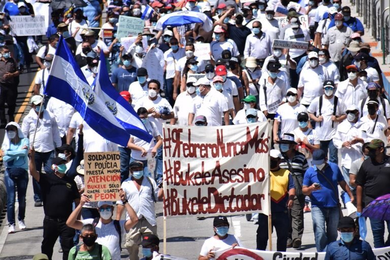 Unidad para derrotar el proyecto autoritario del clan Bukele